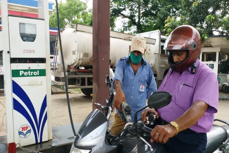 public upset due to increase in fuel prices in pakur