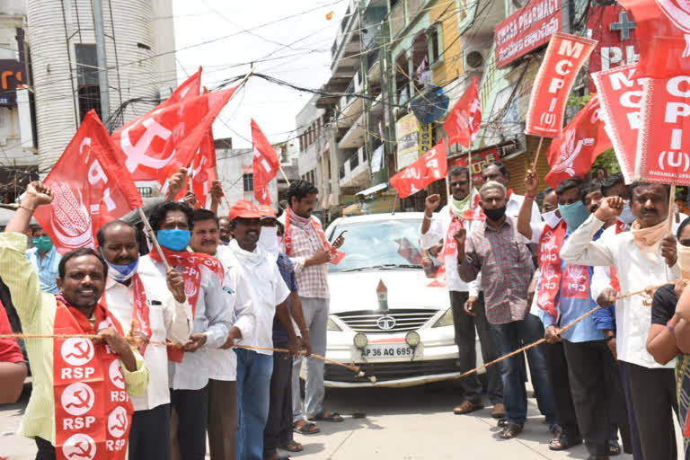 Left parties agitate on petrol and diesel price hike in warangal