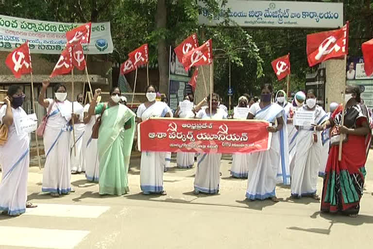 కాకినాడలో ఆశావర్కర్ల ఆందోళన