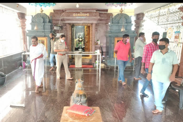 theft in pasupathinath temple in paarvathi puram vizianagaram district