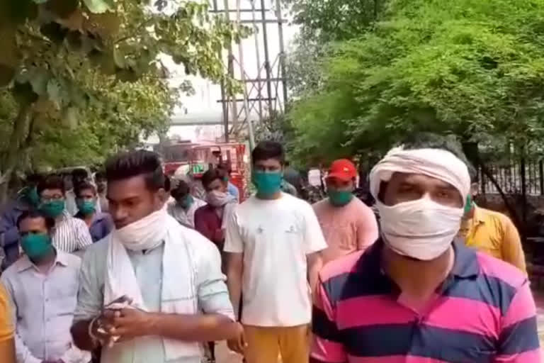 Cleaning worker peacefully protest against Greater Noida Authority