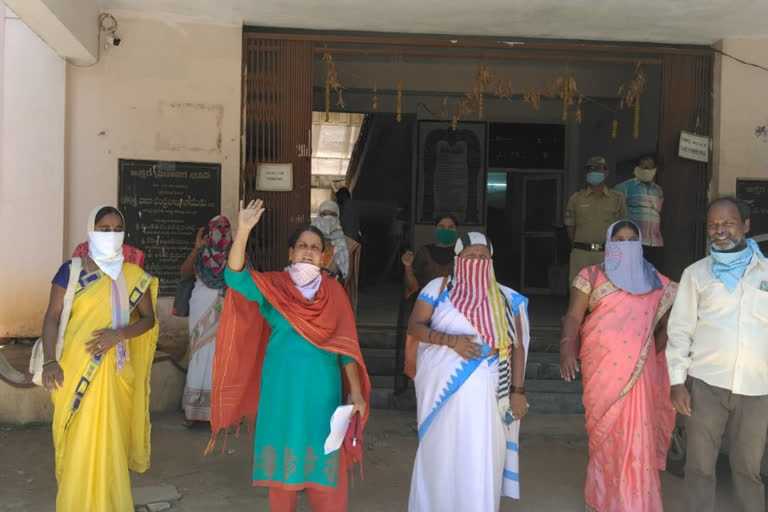 CITU Leaders demanded for The government should be support the Asha workers in telangana state