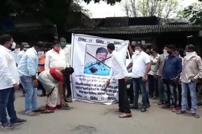 agitation in palghar against bjp mla gopichand padalkar