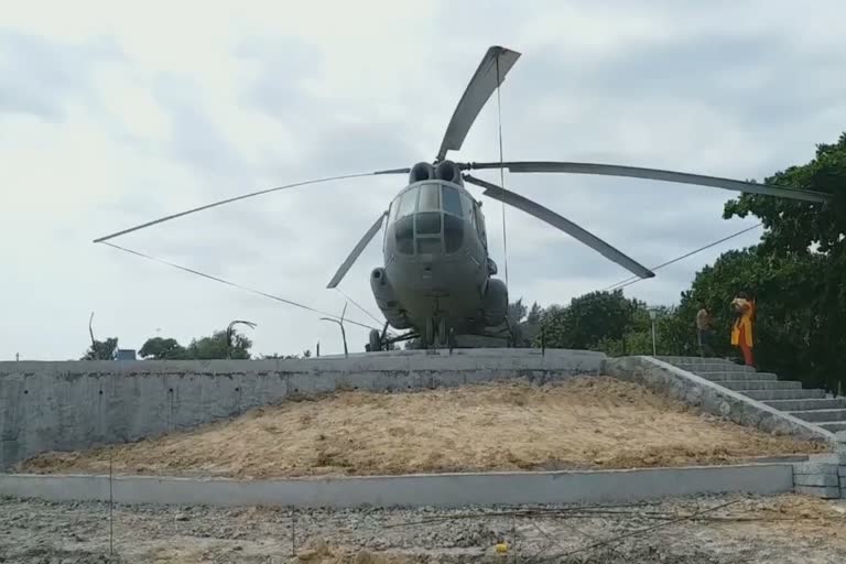 Shankumugam Beech  Air Force  Air Force helicopter  വ്യോമസേന ഹെലികോപ്ടര്‍  ഹെലികോപ്ടര്‍ ശംഖുംമുഖത്ത് സ്ഥാപിച്ചു  വ്യോമസേനയുടെ ഡികമ്മീഷൻ  ഹെലികോപ്റ്റർ  മത്സ്യകന്യകാ പാർക്ക്