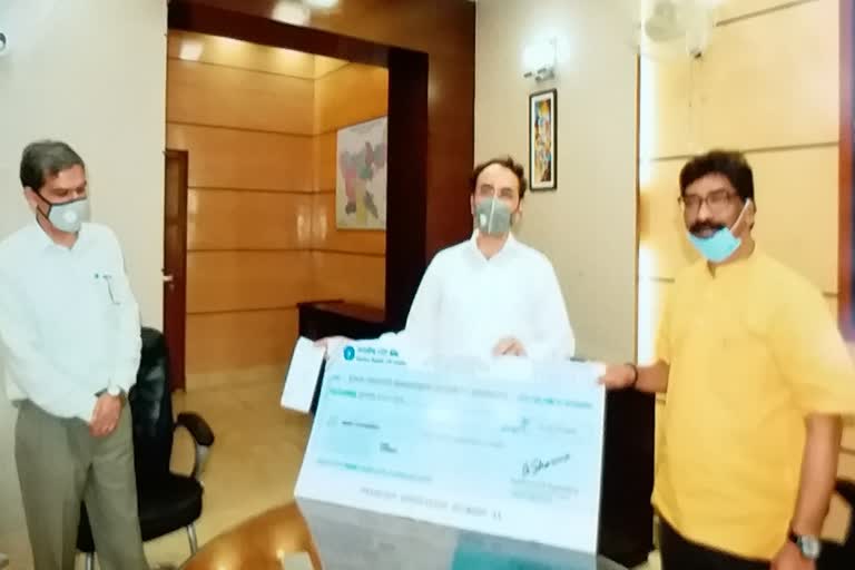 CCL gave 20 crore to CM hemant soren in ranchi