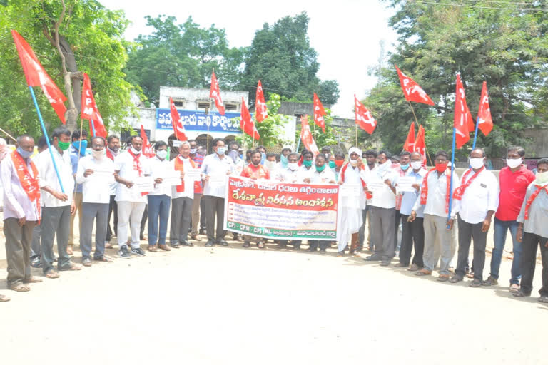 left parties protest against petrol and diesel rates increase