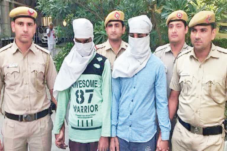 Delhi police arrested two snatchers in Paharganj of Delhi