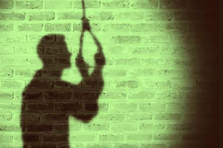 young man of gurugram committed suicide by hanging himself