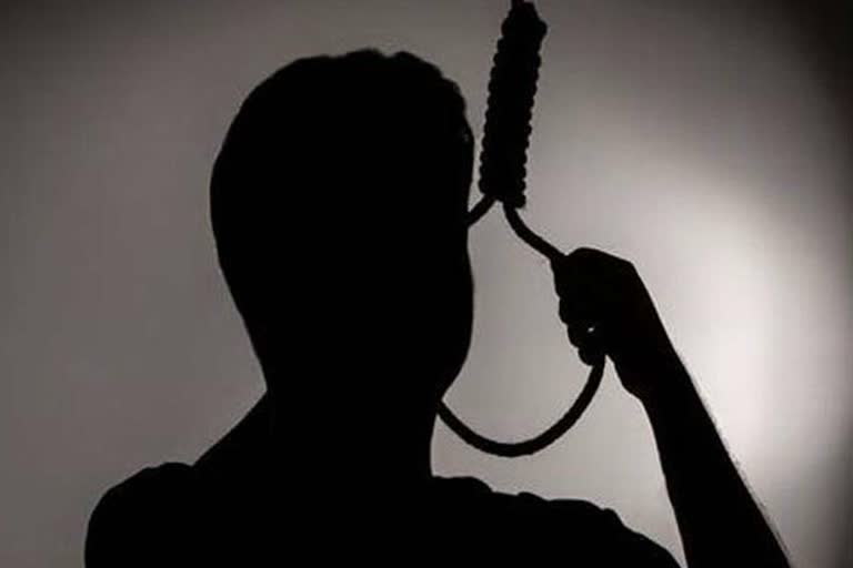 gannaur young man hanged when the family refused to go to delhi