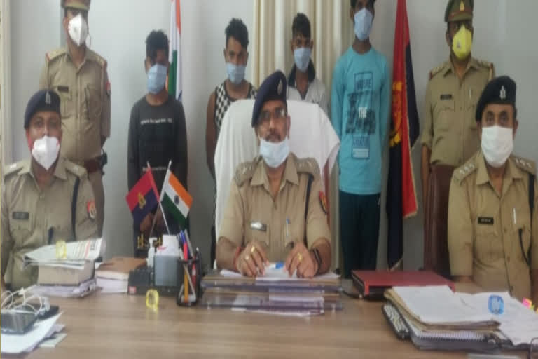 jewar police arrested four crooks of vehicle thief gang