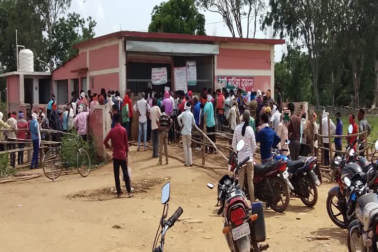 people-of-rajnandgaon-demanded-collector-to-close-liquor-shop