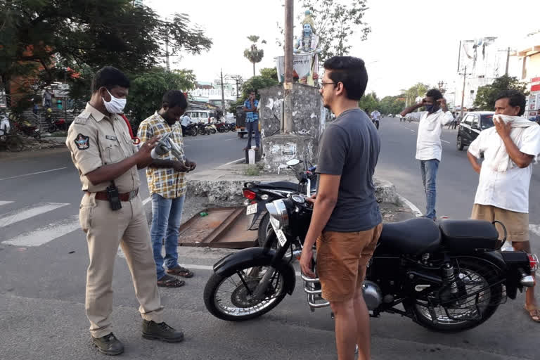 anakapalli police impose fine on no mask wearing people