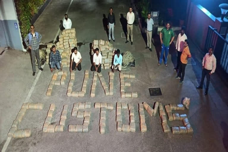 pune customs seizes ganja, charas worth 2.10 crore; four persons detained