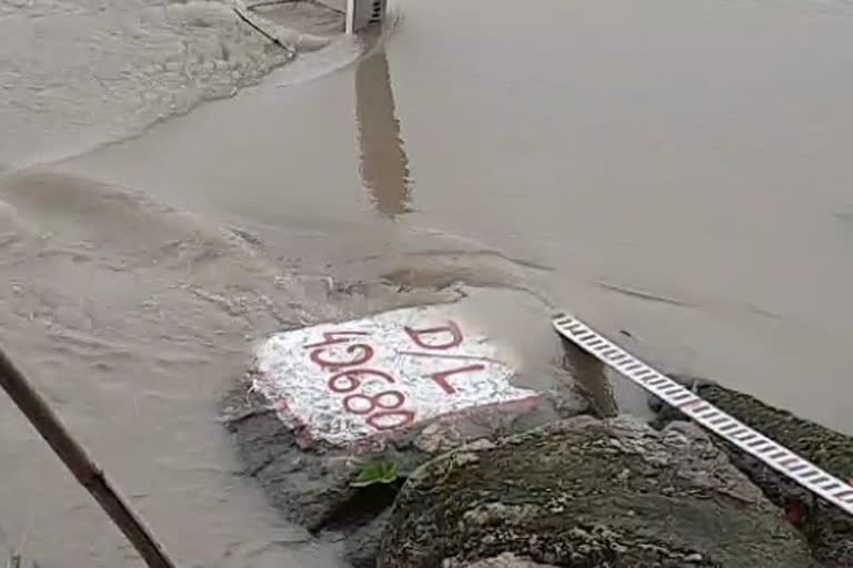 as_ghy_01_brahmaputra_water_level_vis+bite_7201051