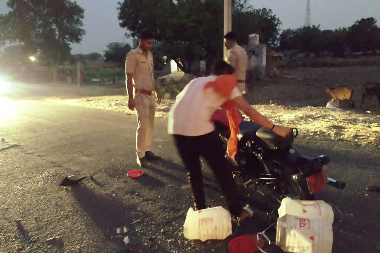 दो बाइकों की भिड़त, Clash of two bikes