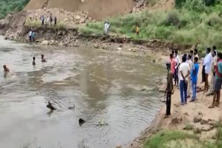 Teenager drowned in river during bathing in damodar river dhanbad