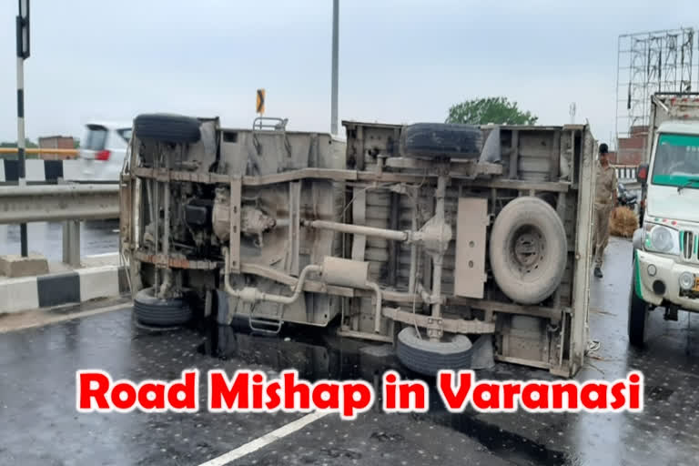 van overturns in Varanasi