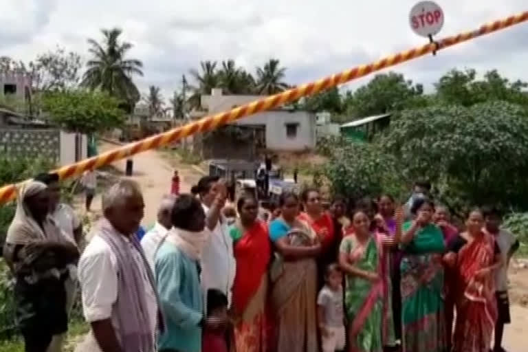 Women's protest in Ananthvaram to close belt shops in krishna district