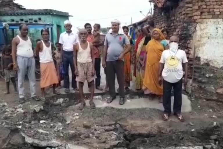 People panic due to gas leakage in Jharia