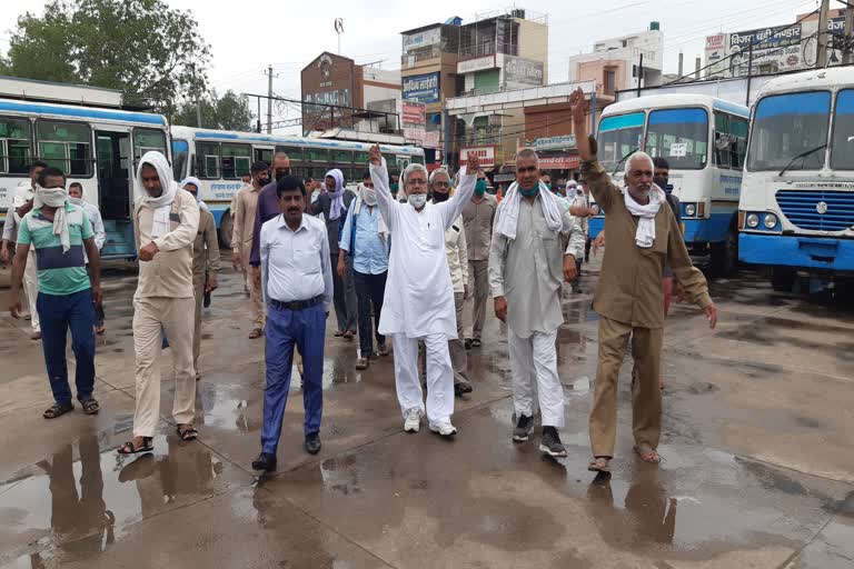 charkhi dadari Roadways workers protested over rising oil prices