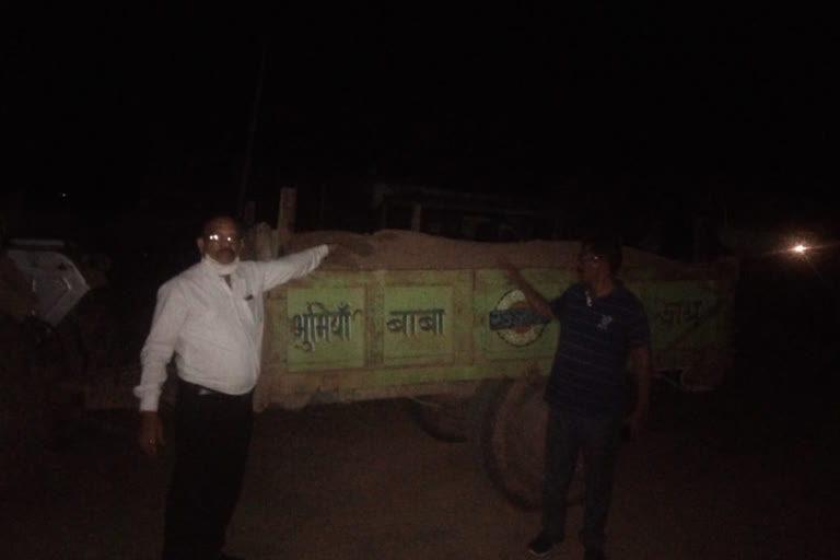 Illegal sand tractor caught in bhi