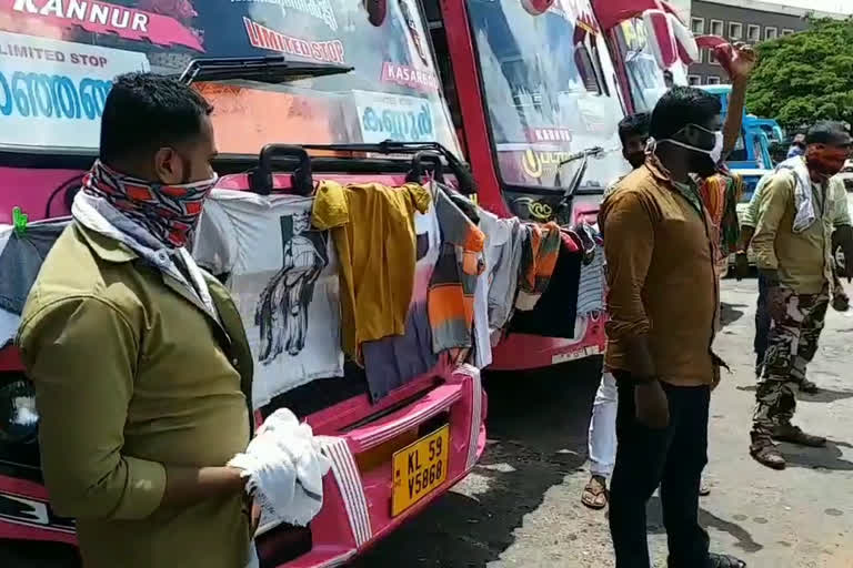 കാസർകോട്  വസ്ത്ര വിൽപ്പന  കൊവിഡ്  Bus employees  clothing  life crisis  kasarkode