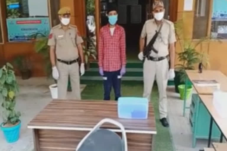 vikaspuri police arrested snatcher and vehicle thief involved in 15 cases