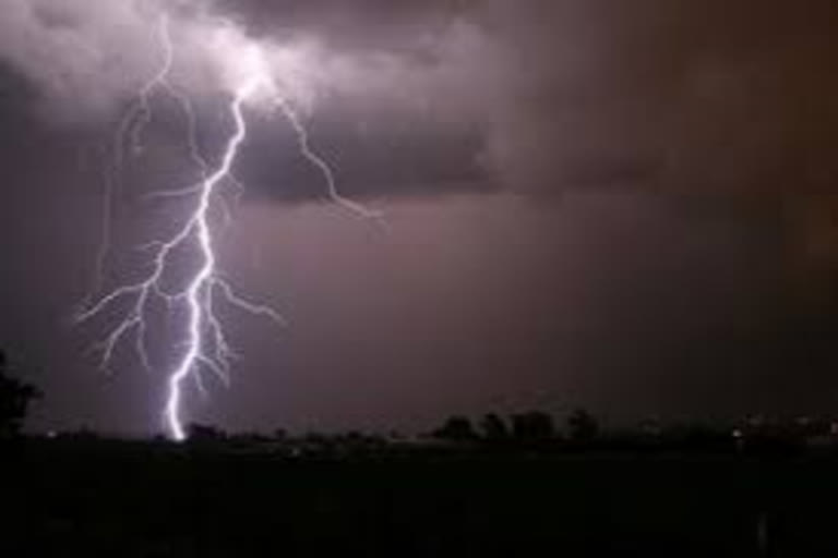 death in lightening, lightening in dhenkanal, dhankanal latest news, one dead in lightening, ବଜ୍ରାଘାତରେ ମୃତ୍ୟୁ, ଢେଙ୍କାନାଳରେ ବଜ୍ରାଘାତ, ଢେଙ୍କାନାଳ ଲାଟେଷ୍ଟ ନ୍ୟୁଜ୍‌, ବଜ୍ରାଘାତରେ ଜଣେ ମୃତ