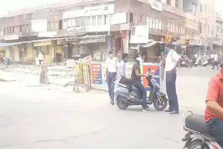 बाड़मेर में लॉकडाउन,  barmer news,  rajasthan news,  etvbharat news,  rajasthan hindi news,  बालोतरा में लॉकडाउन,  lockdown in Balotra,  राजस्थान में कोरोना