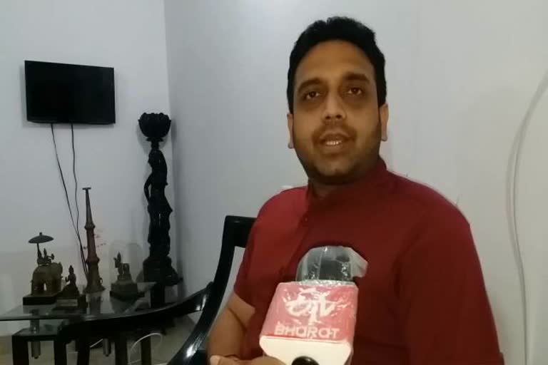 Former MLA kunal shadangi helped student in jamshedpur, kunal shadangi helped of student, news of kunal shadangi, पूर्व विधायक कुणाल षाड़ंगी ने स्टूडेंट की मदद की, कुणाल षाड़ंगी ने छात्र की मदद की, कुणाल षाड़ंगी की खबरें