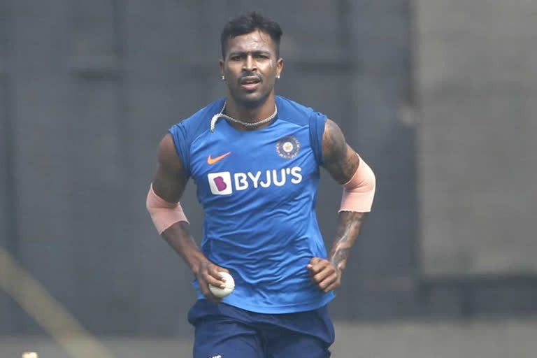 Hardik Pandya gives pep talk to Baroda cricketers