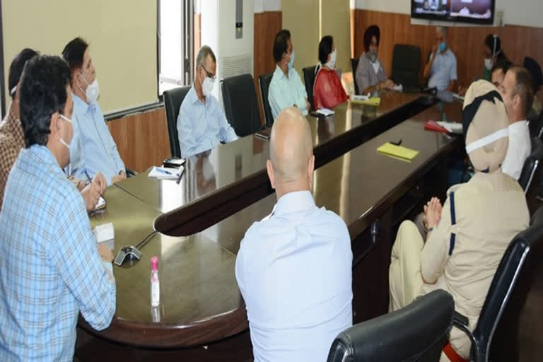 Jammu Divisional Commissioner review arrangements for smooth conduct of Amarnath Yatra