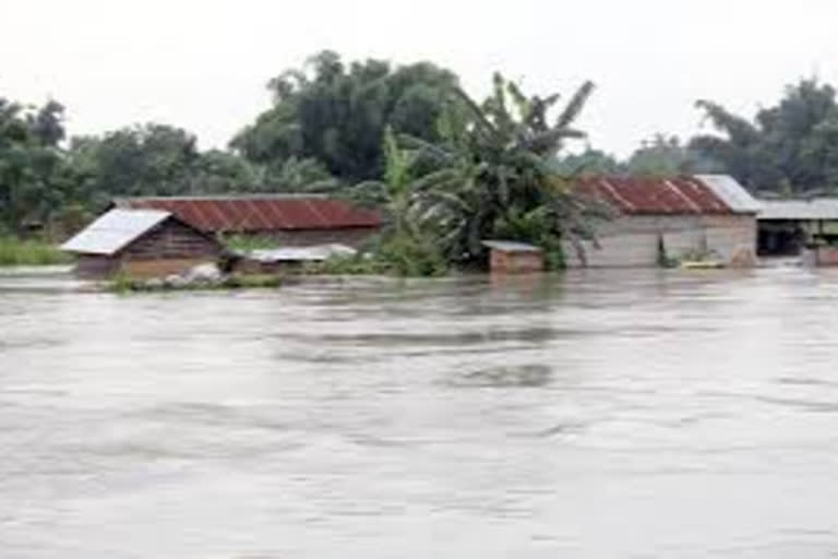 Assam flood  Assam news  Dibrugarh news  Brahmaputra  Flood in Assam  അസം പ്രളയം  ബ്രഹ്മപുത്ര നദി  ദിബ്രുഗഡ്