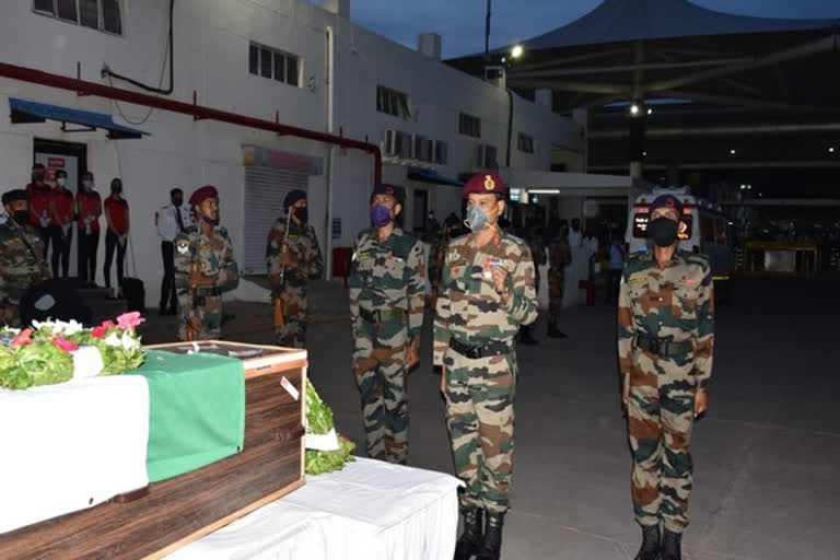 Indian Army members pay tribute to jawan who lost his life in Ladakh clash