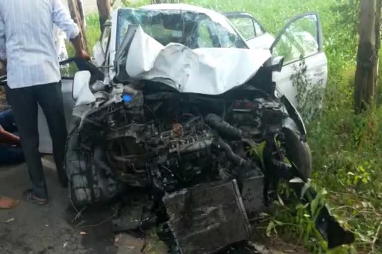 speedy car collided with tree in kaithal