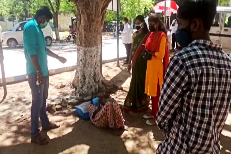 madurai abandoned old woman saved by Volunteers