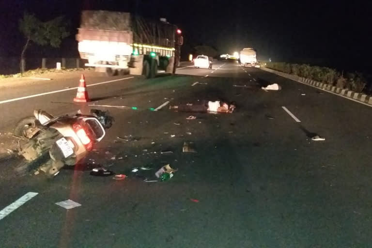 road accident at tathapudi highway guntur district