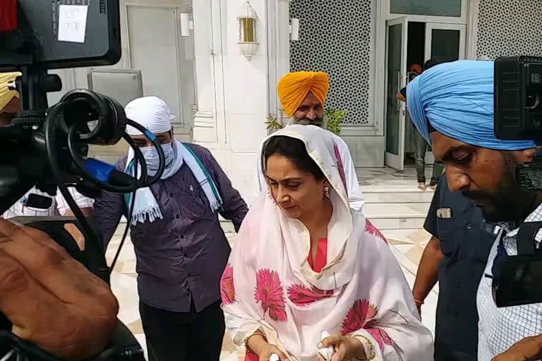 Harsimrat badal didn't give answer to journalists questions