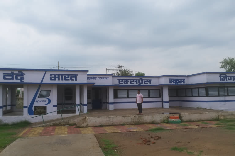 Migrant workers made school Vande Bharat Express at Quarantine Center in Satna district