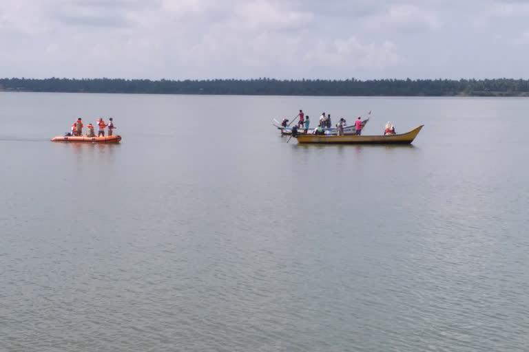 police searching for missing candidates committed suicide  in yanam godavari river