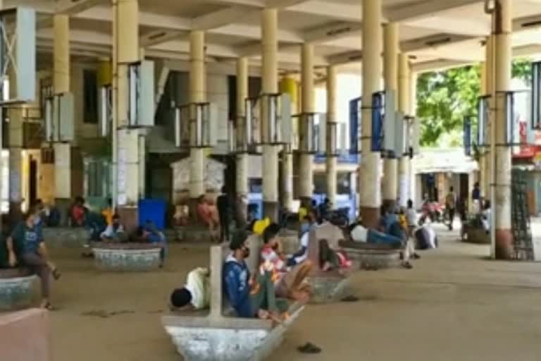 other-state-passenger-satay-in-busstand-over-covid19-shutdown-in-bhubaneswar