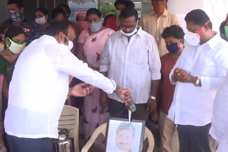 devote with milk to cm jagan photo in thanuku west godavari district