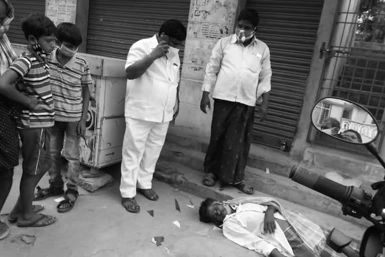 person died in anantapur dst due to cordial attack at bike shed