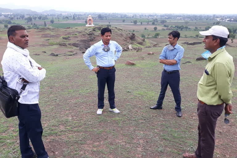 Collector inspects 35 acres of land for medical college with administrative officials