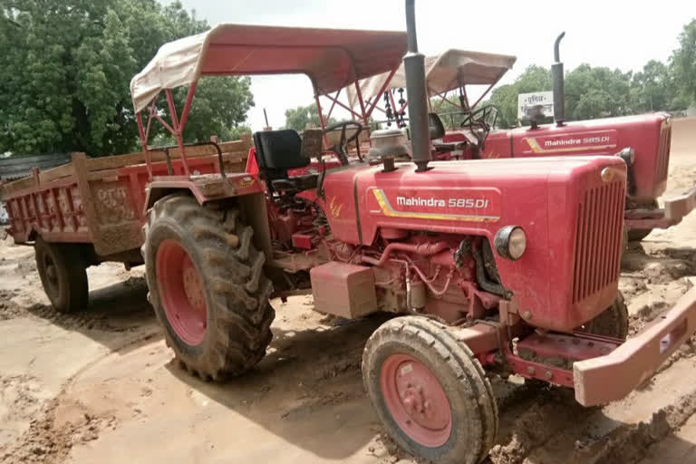 5 tractor-trolleys transporting illegal sand seized