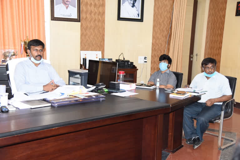 kadapa collector harikiran review with officers on pmagy