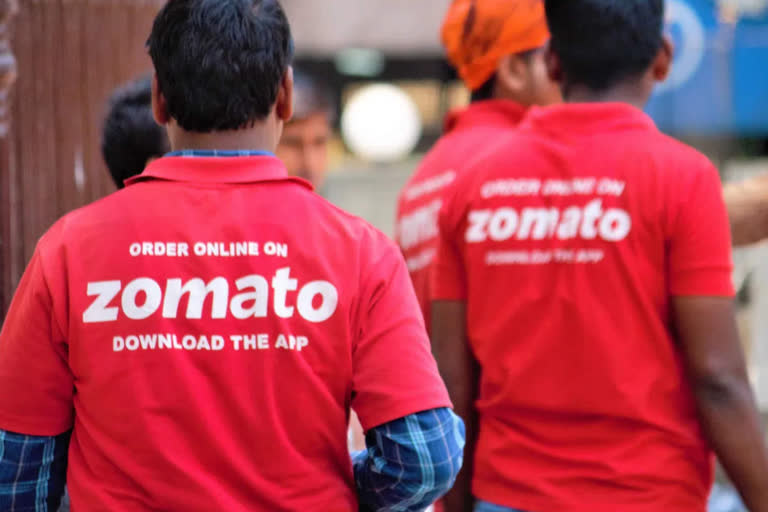 Ladakh standoff  Zomato  Chinese  Kolkata news  Zomato news  കൊൽക്കത്ത  ഗൽവാൻ  സൊമാറ്റോ  കൊൽക്കത്തയിൽ സൊമാറ്റോ ടീഷർട്ട് കത്തിച്ച് ജീവനക്കാർ