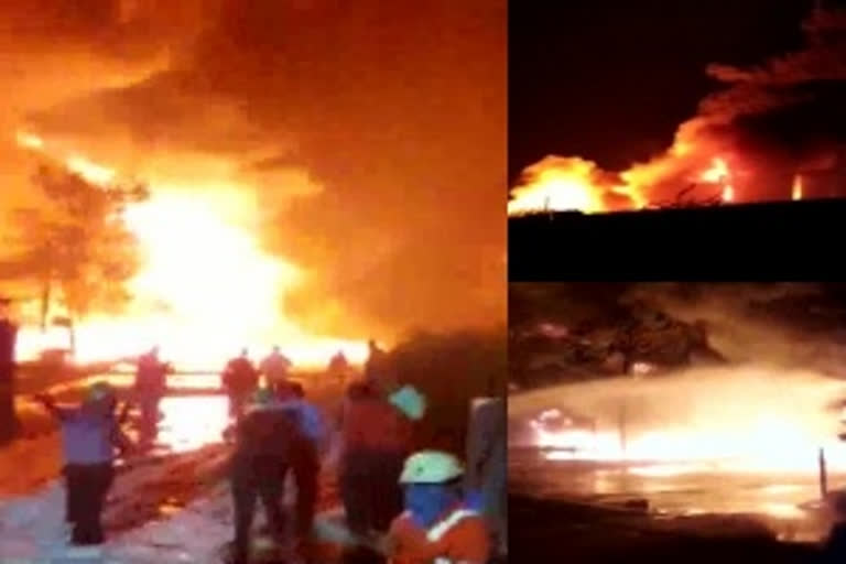 Massive fire breaks out at chemical factory in Gujarat  ಕೆಮಿಕಲ್​ ಕಾರ್ಖಾನೆಯಲ್ಲಿ ಭಾರೀ ಬೆಂಕಿ ಅವಗಢ