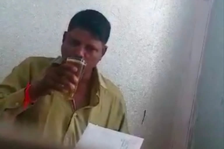 jalgaon excise inspector drinking beer on duty video viral