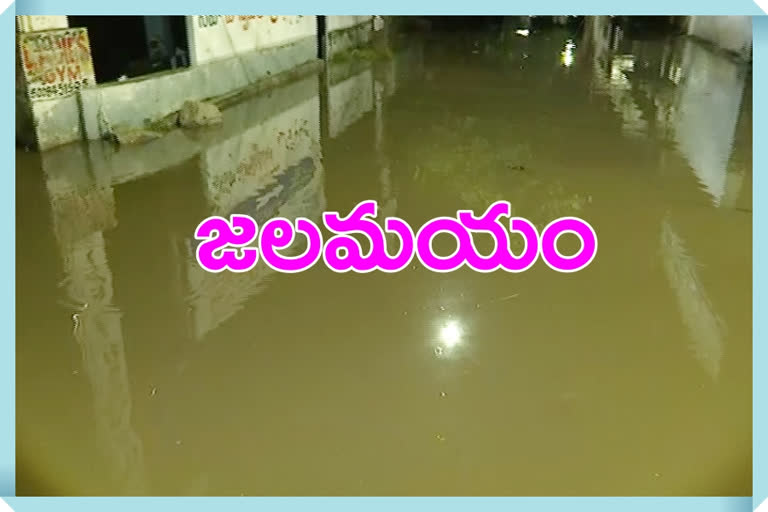 rained in hyderabad city water stopped some areas